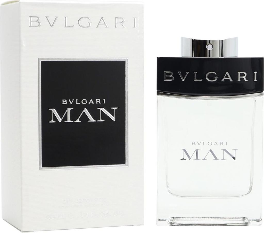 Bvlgari Man Eau de Toilette 100 ml, klarer Glasflakon mit schwarzem Verschluss neben weißer Originalverpackung mit silberner Schrift.