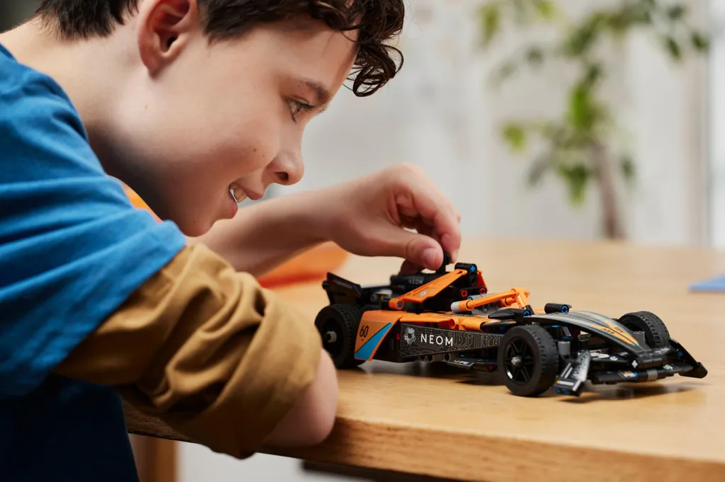 Voiture de Course McLaren Formula E LEGO Technic 42169 à Construire - 8