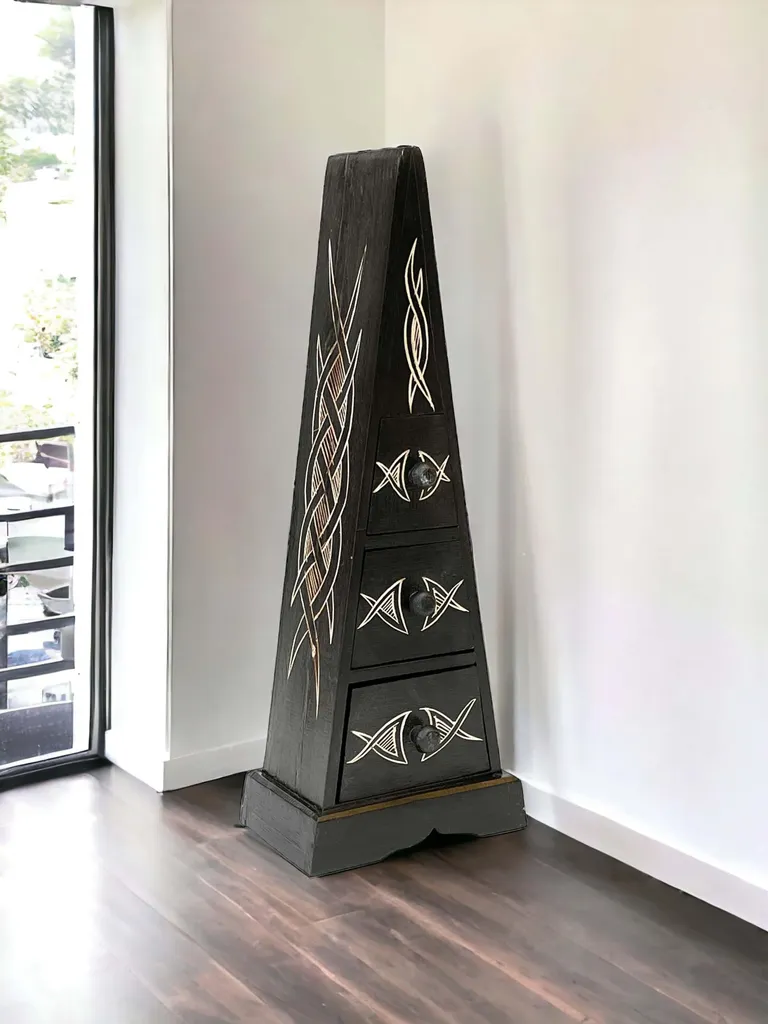 Commode en bois DanDiBo Pyramide Celtic 60 cm avec 3 tiroirs design