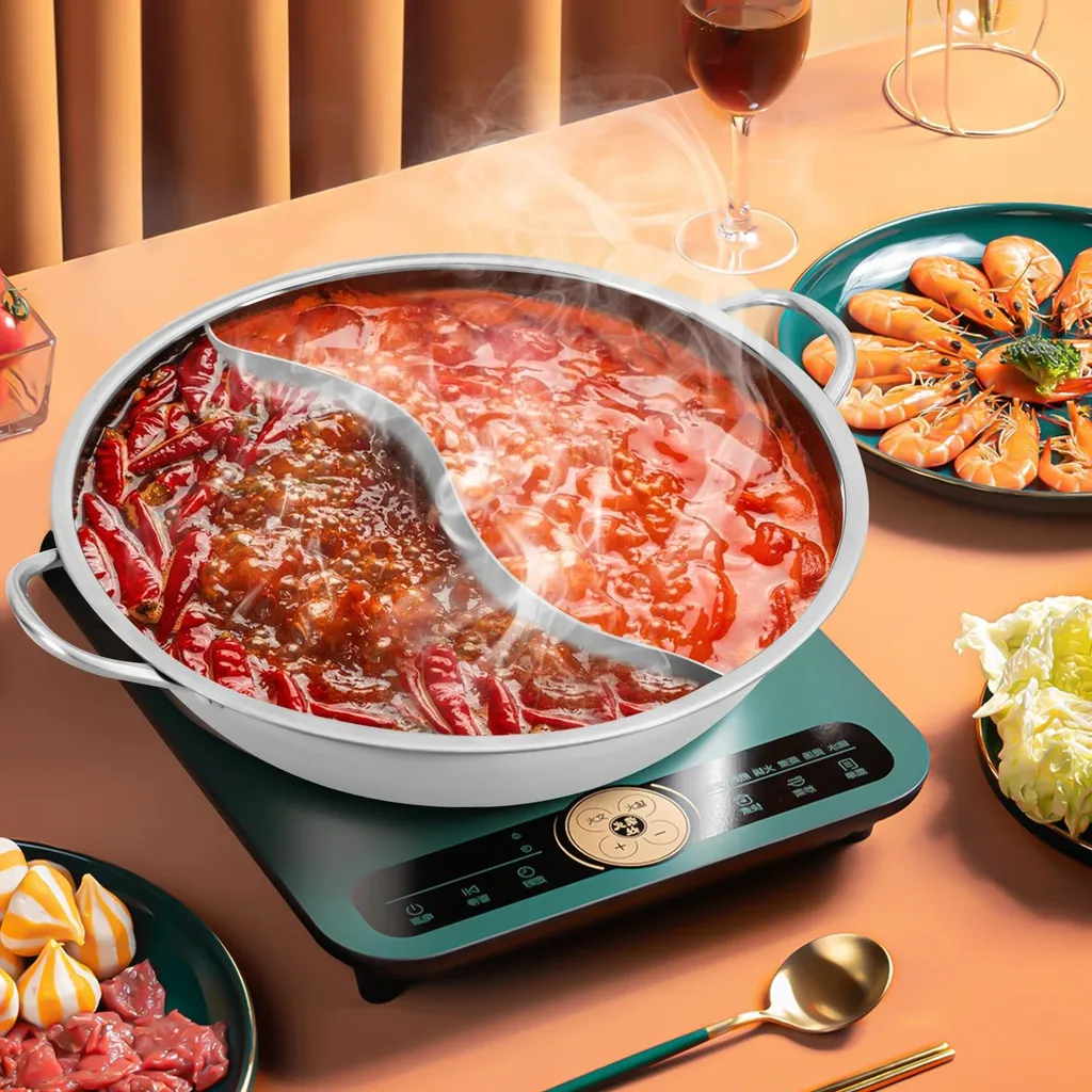 Marmite inox argentée avec fond diffuseur et couvercle en verre trempé