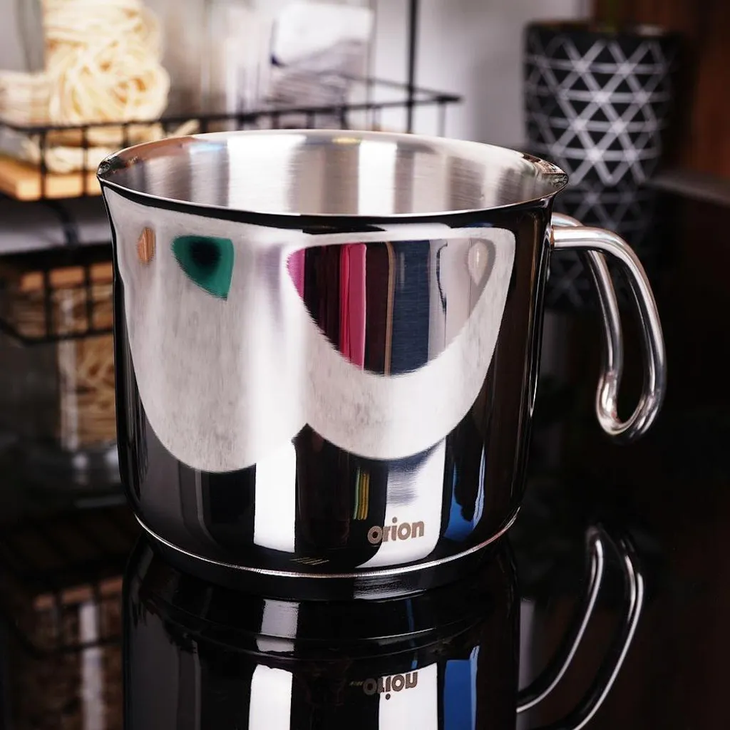 Casserole en acier de 1L parfaite pour chauffer le lait et les sauces