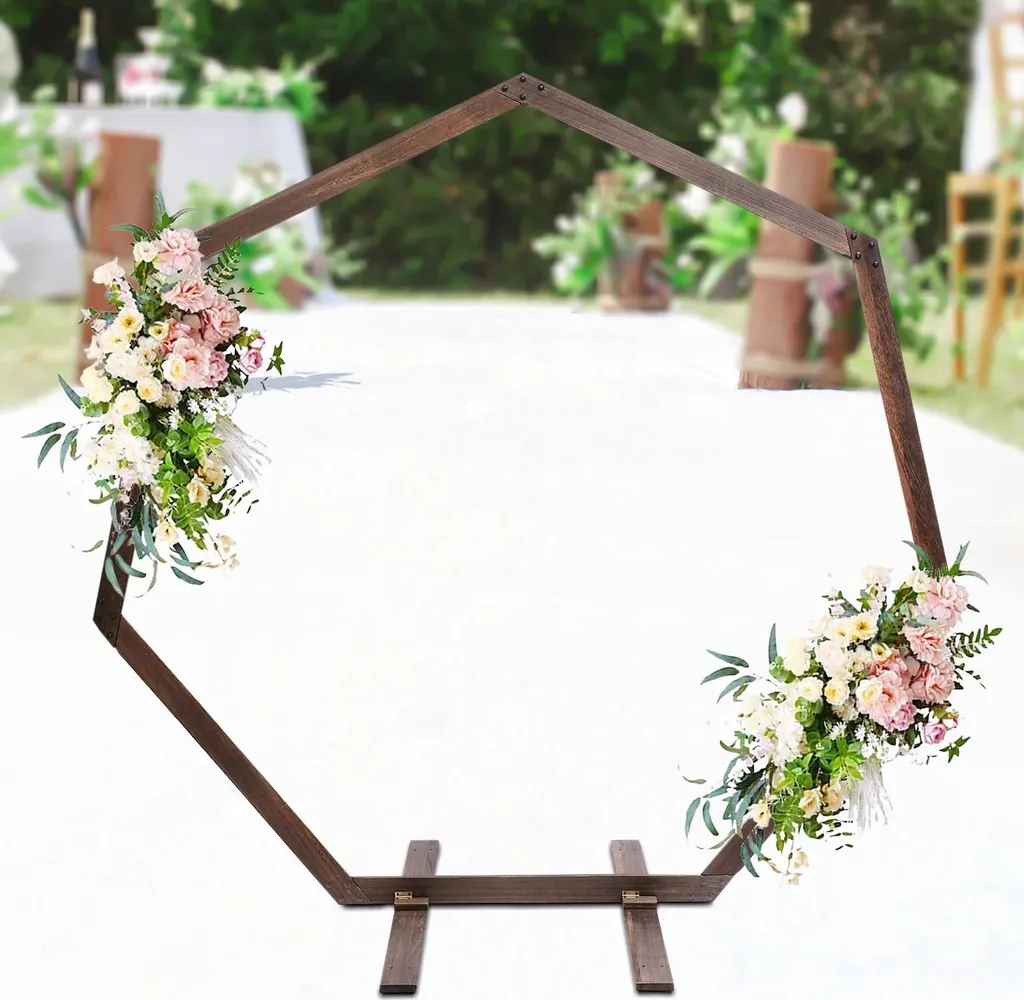 Arche de mariage bois 7 angles gris clair robuste pour décor extérieur