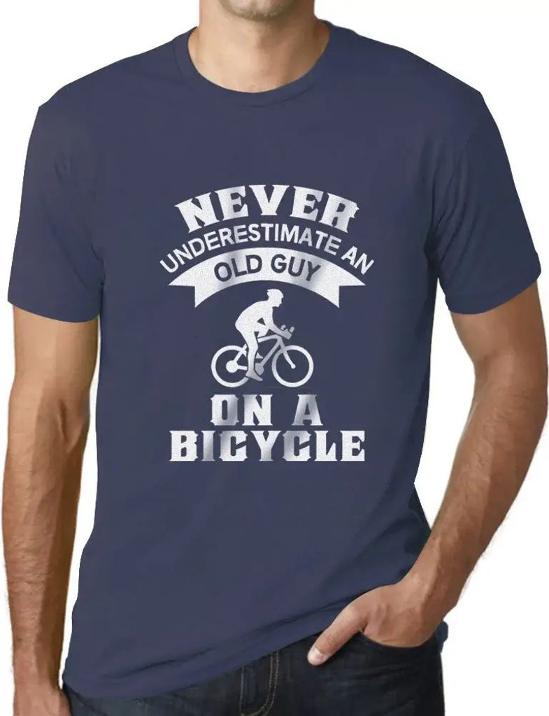 Herren Grafik T-Shirt Unterschätze niemals einen alten Mann auf einem Fahrrad – Never Underestimate An Old Guy On A Bicycle – Öko-Verantwortlich