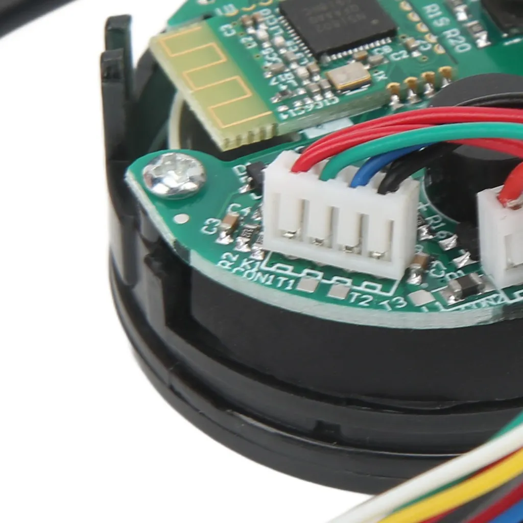 Une Puce électronique Et Une Carte De Circuit Imprimé | Photo Premium Une Puce électronique Et Une Carte De Circuit Imprimé | Photo Premium