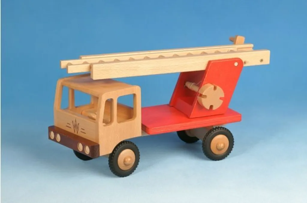 Camion de pompiers en bois traditionnel - Jouet d'éveil artisanal