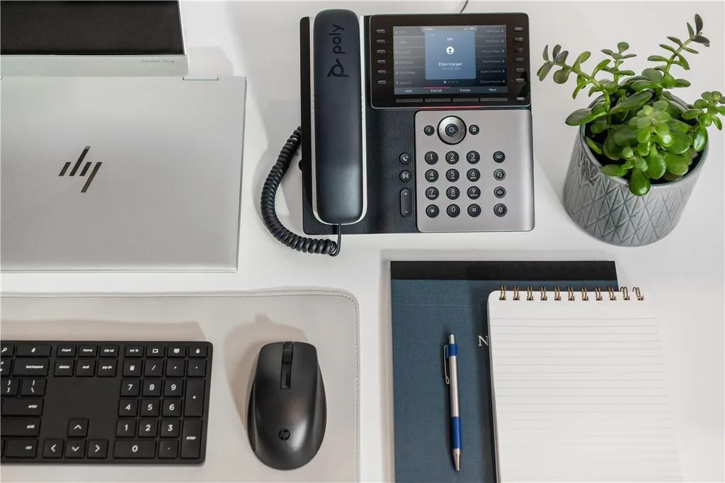 Poste Téléphonique IP Poly Edge E500 Compatible PoE avec Combiné Filaire - 4
