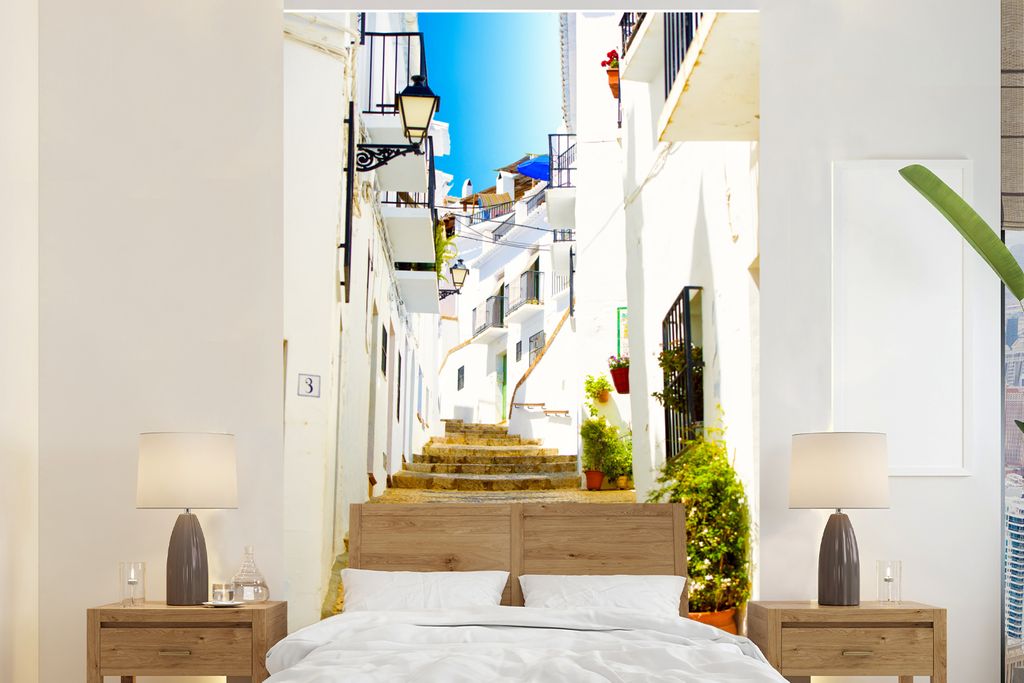 MuchoWow Fototapete für Wohnzimmer oder Schlafzimmer Wandtapete Vinyl Motivtapete Traditionelle Straße mit weißen Fassaden in Málaga, Spanien...