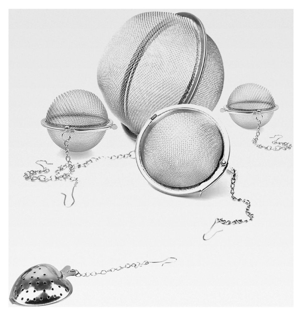 5 Stück Edelstahl Teesieb, Gewürzsieb mit Kette feinmaschig, Gewürzkugeln, Teekugeln für losen Tee (ø 4,5/5,5/7/9 cm und 1 Herz)