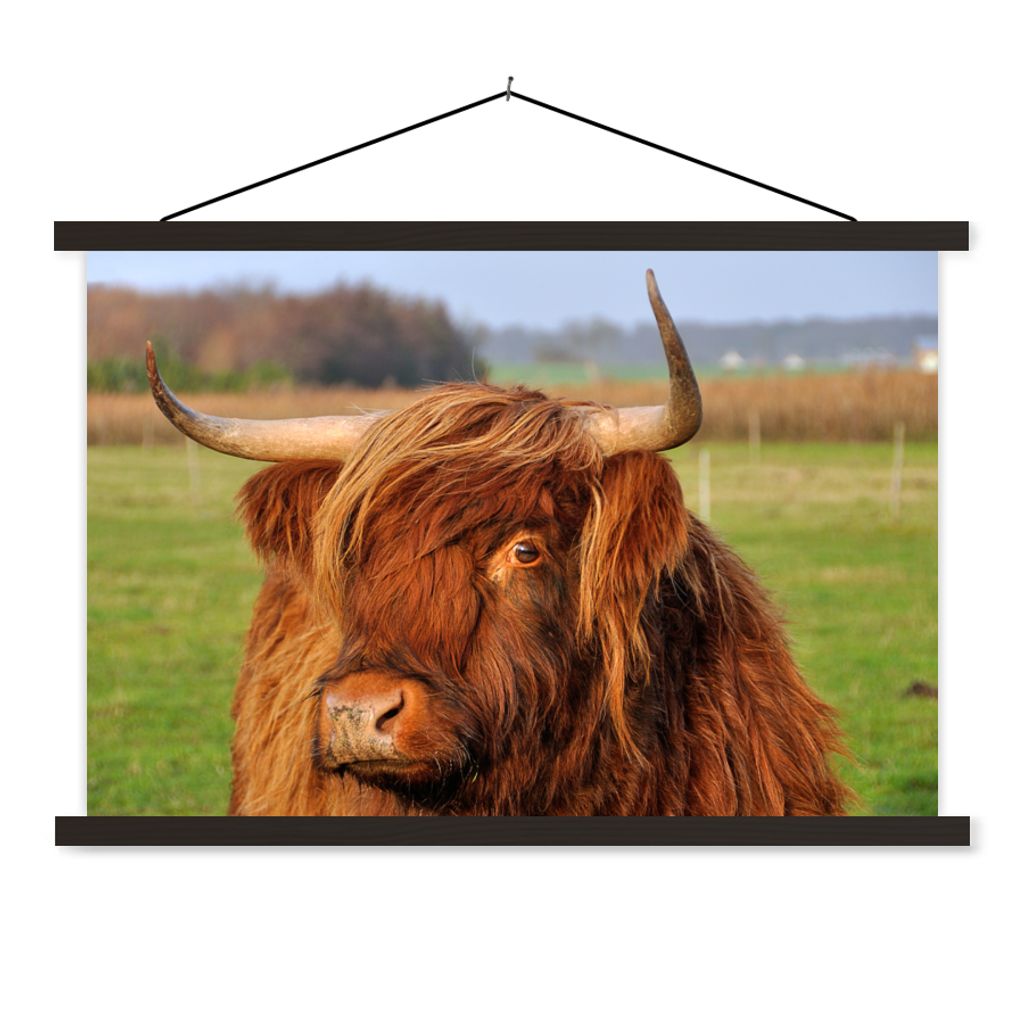 MuchoWow Textilposter Schottischer Highlander - Gras - Baum 120x80 cm mit schwarzem Rahmen - Wanddeko