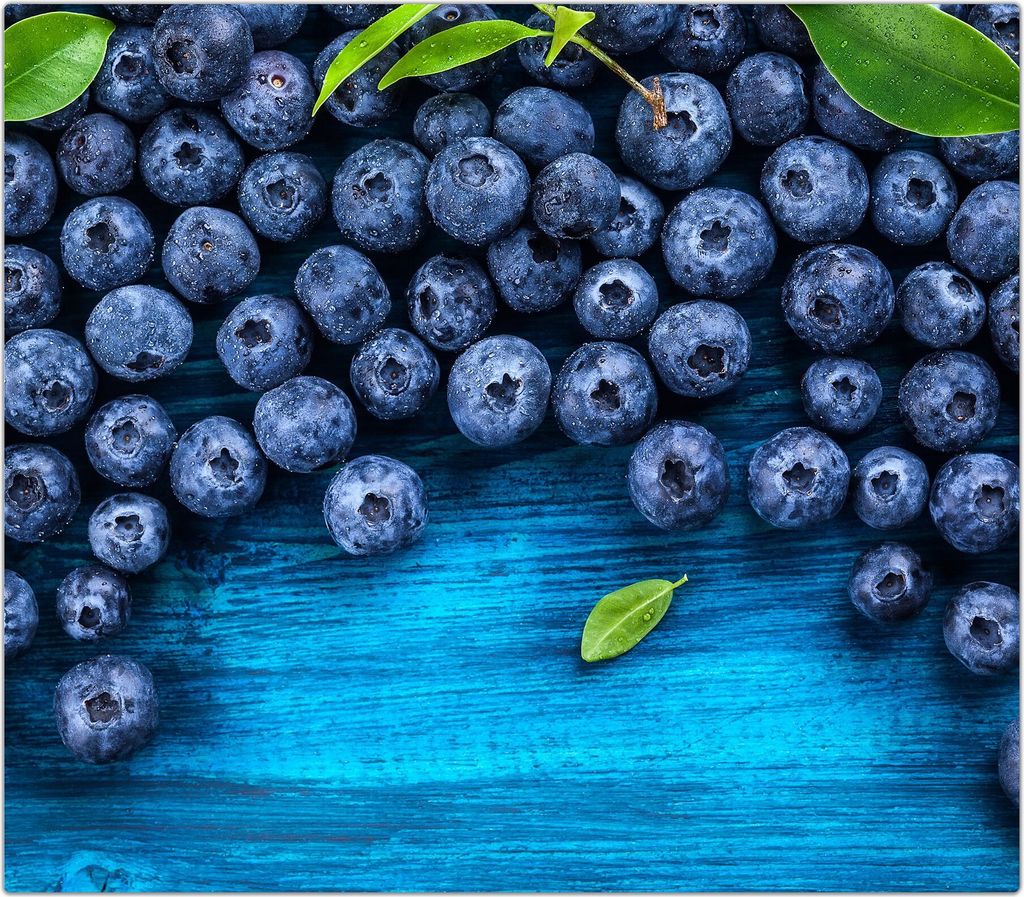Spritzschutz Herdabdeckplatte Schneidebrett aus Glas Heidelbeeren auf Holz 1-Teilig (60x52cm)