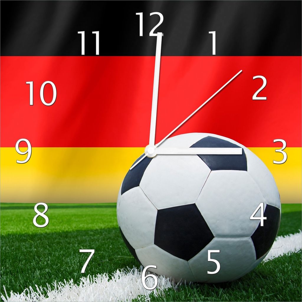 Wallario Design Wanduhr Fußball vor einer Deutschlandflagge aus Echtglas, Größe 30 x 30 cm