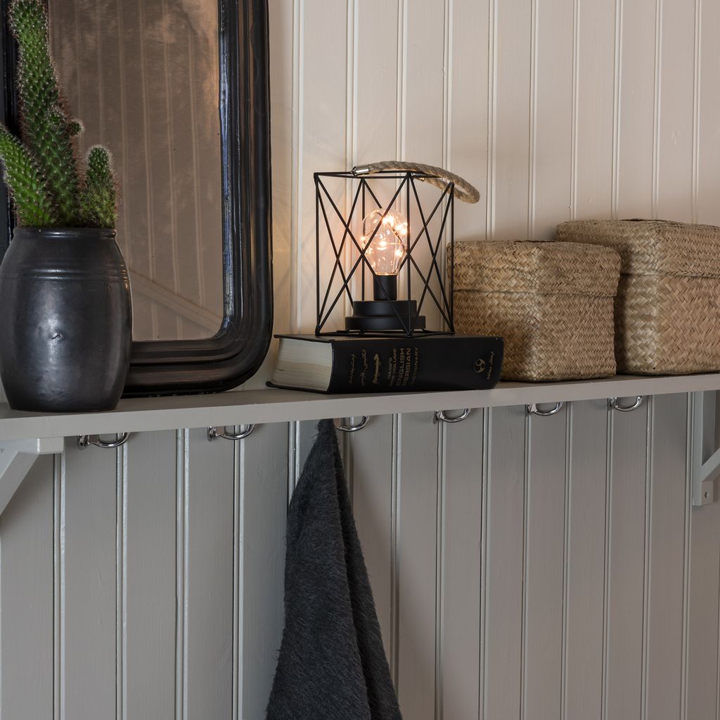 Konstsmide 1816-780 LED Metalllaterne, eckig, mit an/aus Schalter, 6h Timer, schwarz,batteriebetrieben,Innen, 9 bernsteinfarbene Dioden , silberfar...