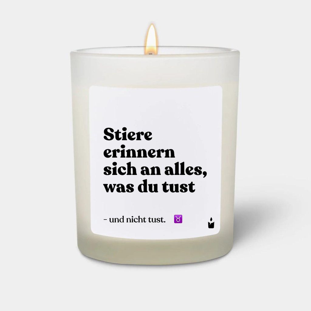 ChattyCandles Duftkerze Weiss Woody Stiere erinnern sich an alles, was du tust - und nicht tust.