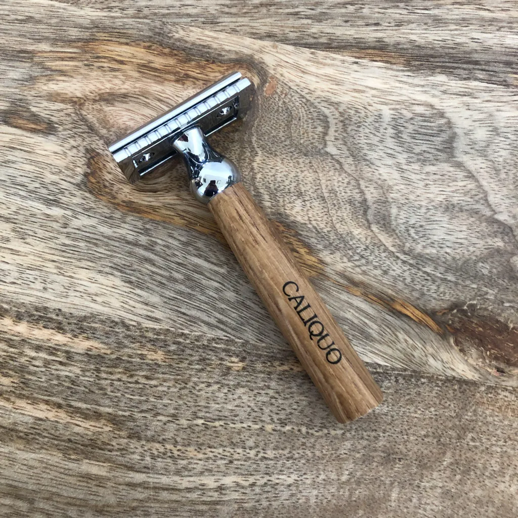 Rasoir de sécurité traditionnel manche bois de chêne et finitions chrome