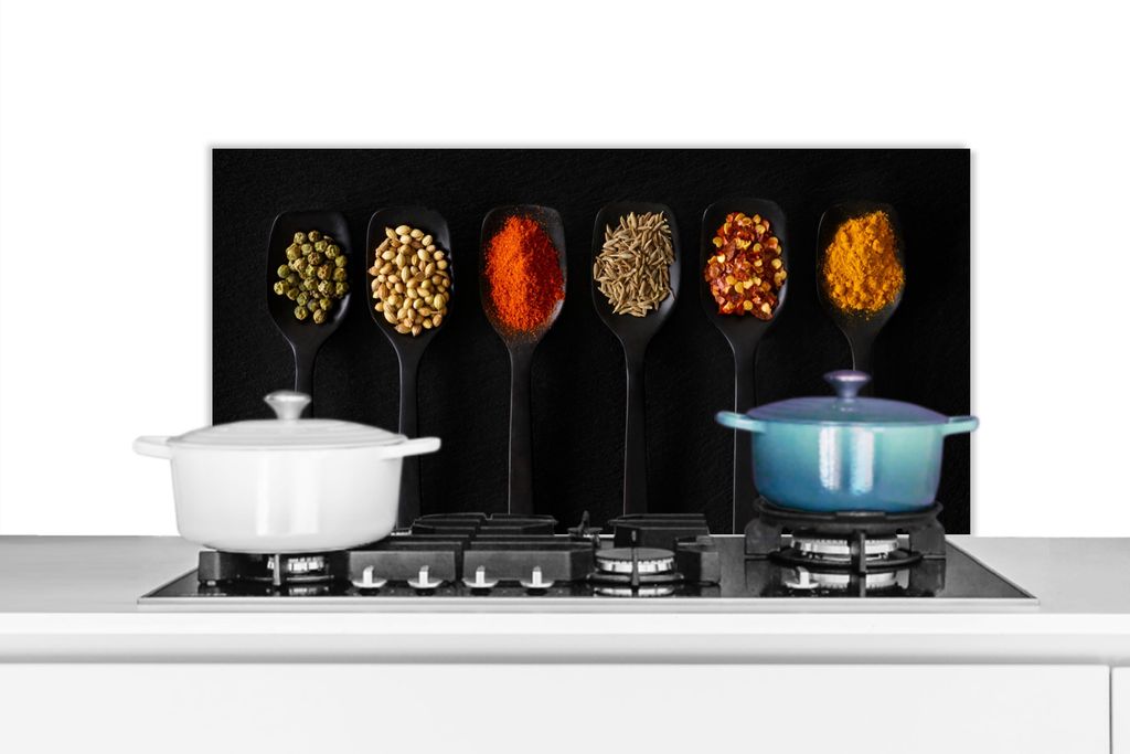 KitchenYeah Spritzschutz Küche - Küchenrückwand - Wandschutz für Herd und Spüle - Löffel - Gewürze - Schwarz - Gewürze - Rustikal 90x45 -...