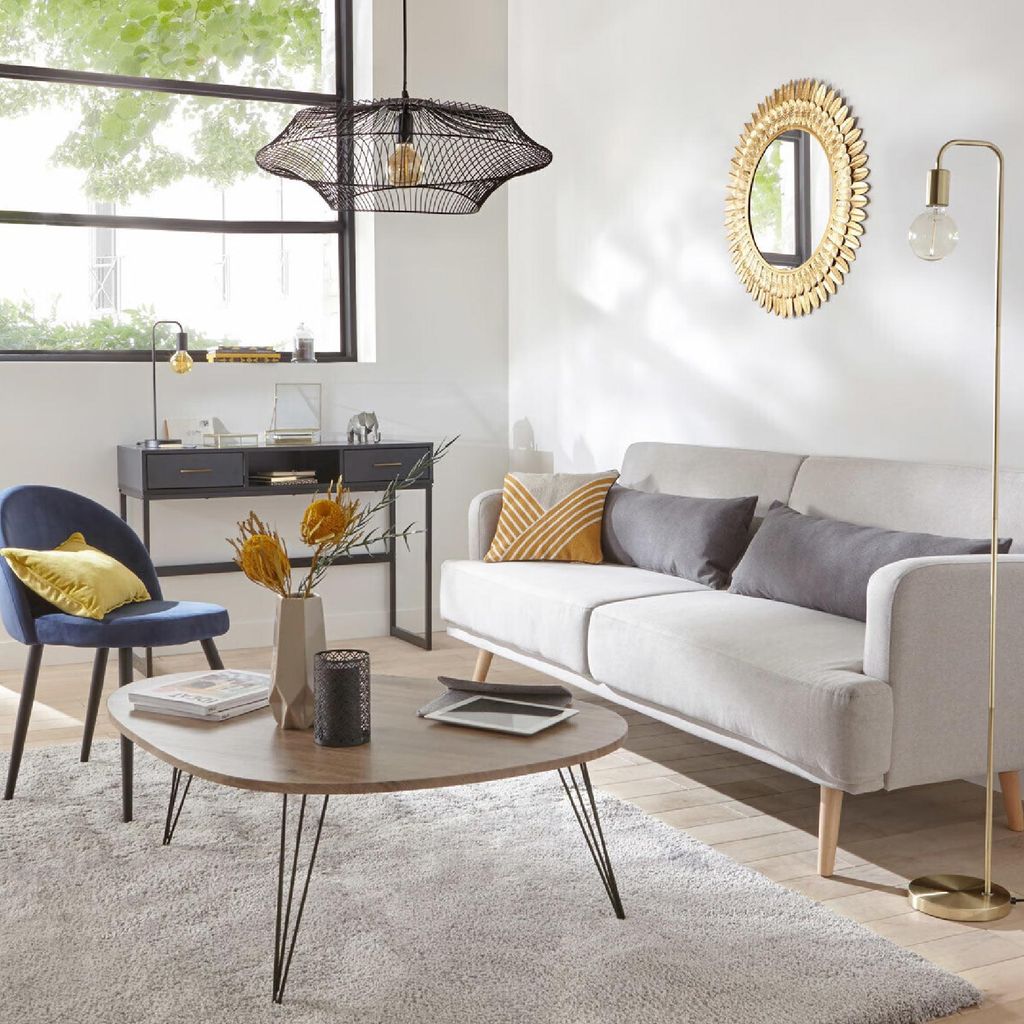 Metall Stehlampe für Wohnzimmer, modern, in goldener Farbe. Produktbild 