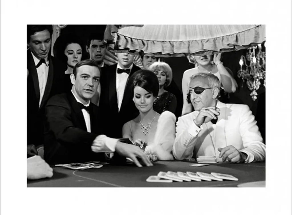 Poster James Bond 007 Thunderball et kit de fixation murale tesa inclus