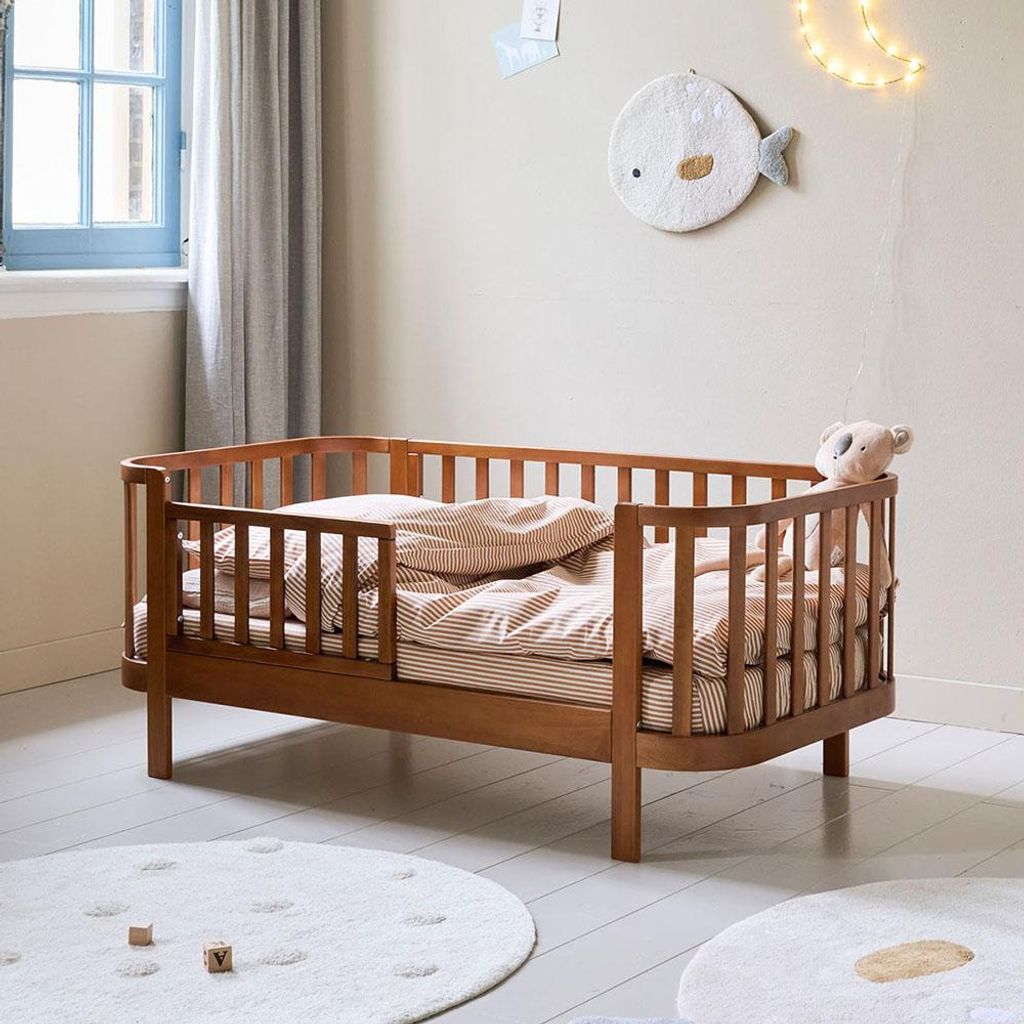 Petite Amélie Kinderbett Ovales Cocoon 70x140 cm - Walnuss Produktbild 