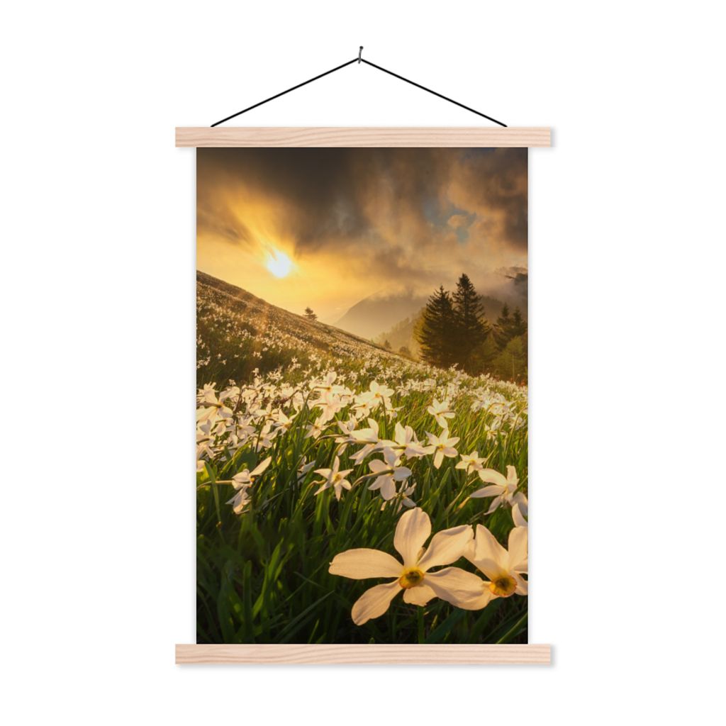 MuchoWow Textilposter Blumenfeld - Hügel - Sonnenuntergang - Berg - Natur - Weiß - Hügel 120x180 cm mit holzfarbenen Rahmen - Textil-Plakat