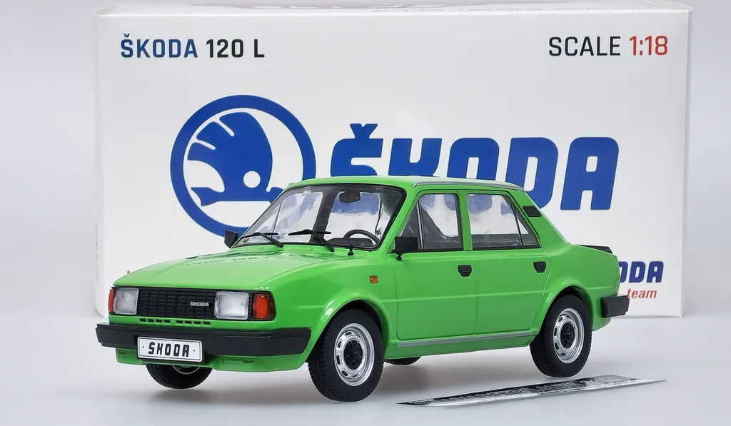 Skoda 120 L Vert FOX18 1:18 avec Finitions Métalliques et Intérieur
