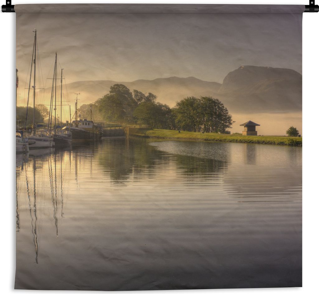 MuchoWow Wandteppich Wandbehang Hafen mit Ben Nevis im Hintergrund in Schottland 120x120 cm Tapisserie Dekoration Wandtuch - Modern - Baumwollgewebe