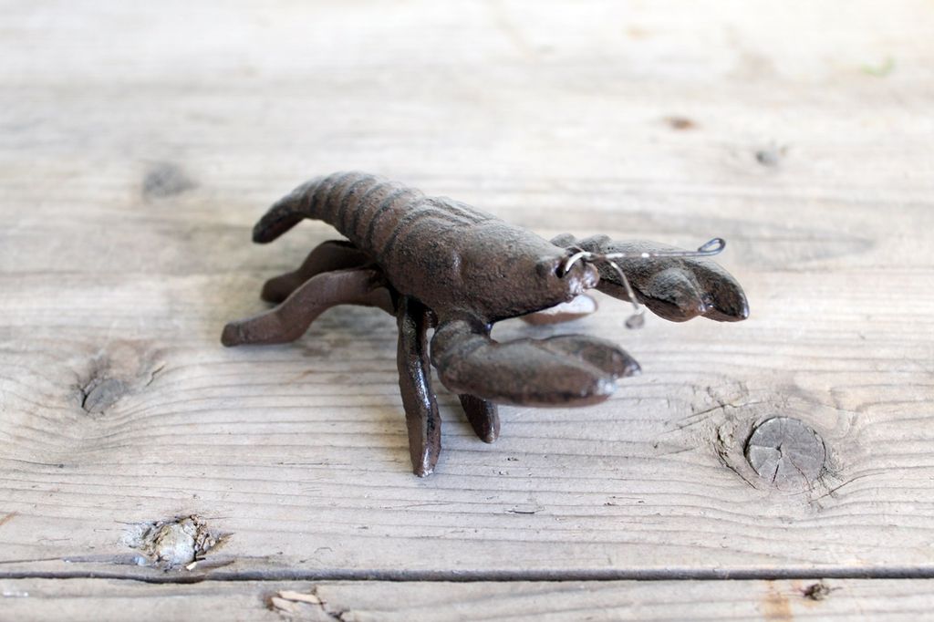 Gartenfigur Hummer Gusseisen antikbraun mit Metallfühlern Produktbild 