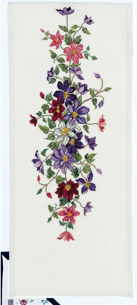Eva Rosenstand Chemin de Table au Point de Croix Clematis 30x95 cm