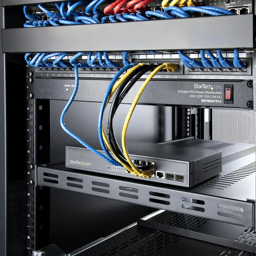 StarTech.com Étagère de Rack 1U Ventilée Réglable 150kg - Noir Acier - 10