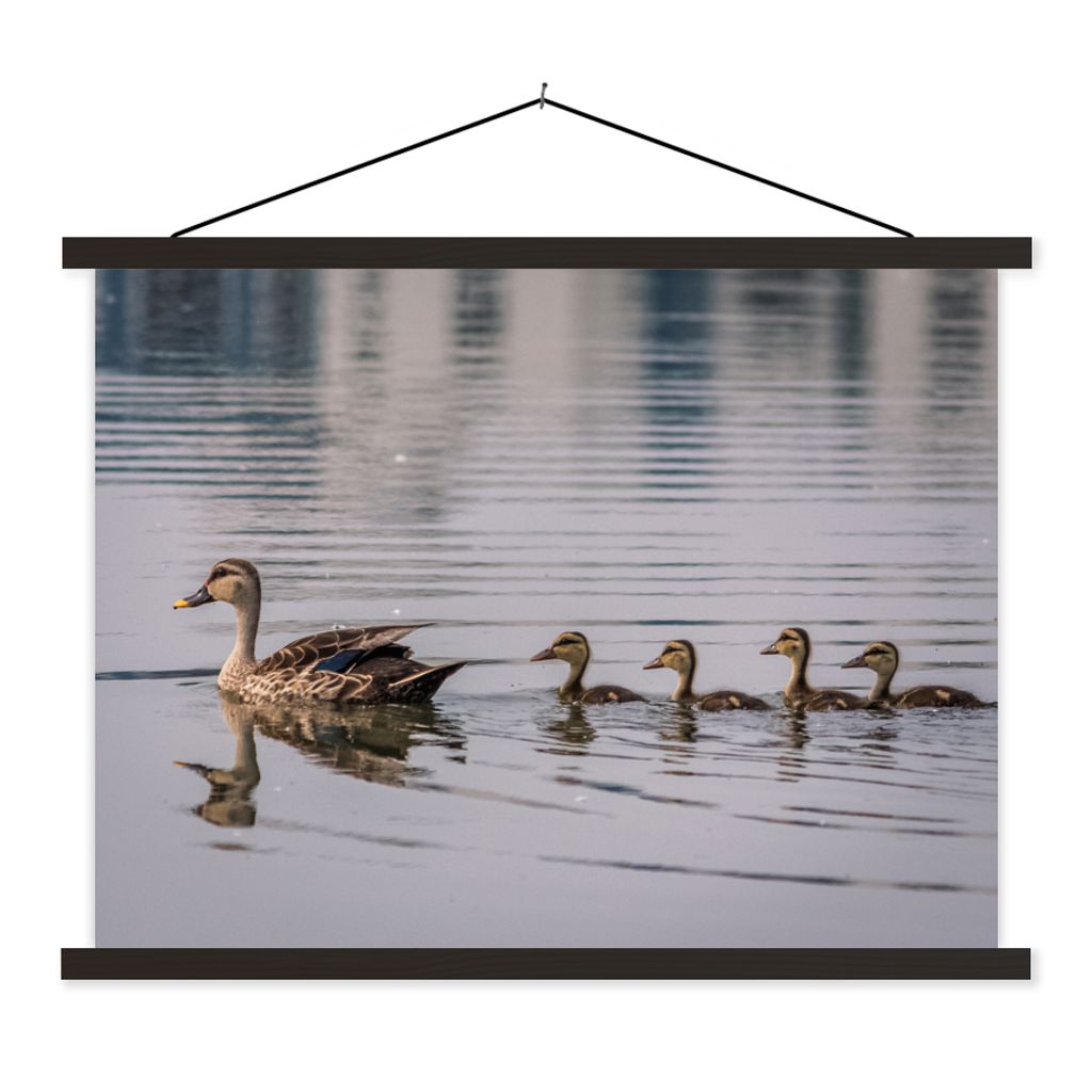 MuchoWow Textilposter Ente - Wasser - Vogel - Braun 120x90 cm mit schwarzem Rahmen - Aufhänger für Poster