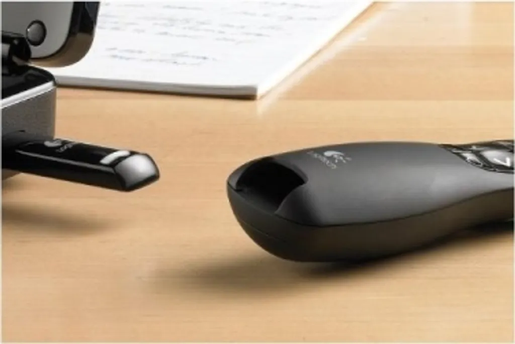 Clicker Presentazioni Logitech R400 - Puntatore Laser Professionale per Office - 23