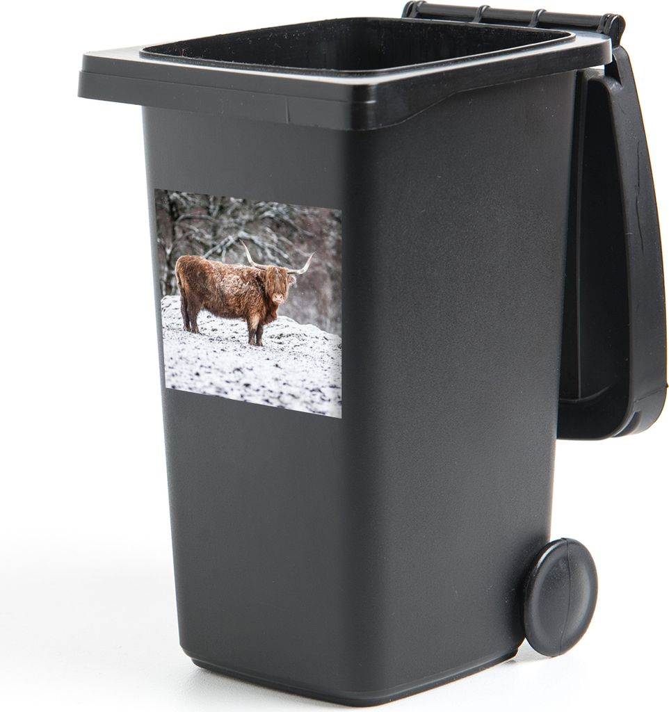 MuchoWow Mülltonnenaufkleber Schottischer Highlander - Baum - Schnee 40x40 cm - Abfall-Aufkleber - Container - für Abfallcontainer