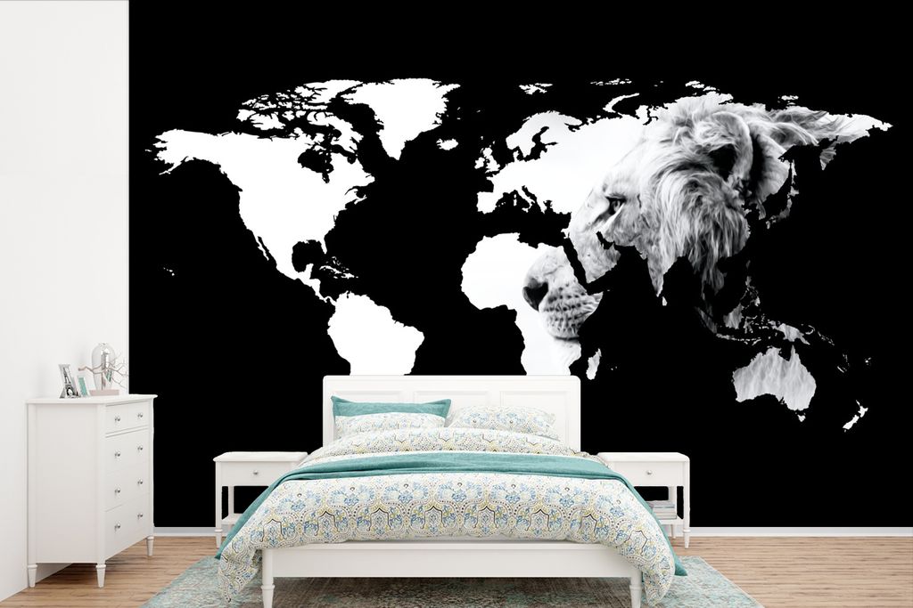 MuchoWow Fototapete für Wohnzimmer oder Schlafzimmer Wandtapete Vinyl Motivtapete Weltkarte - Schwarz - Weiß - Löwe - 450x300 cm - Gemusterte