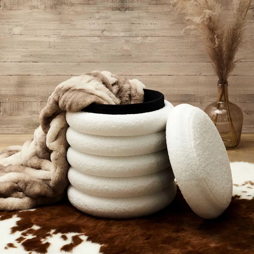 Rangement d'appoint discret et assise bouclée blanche 43 cm design