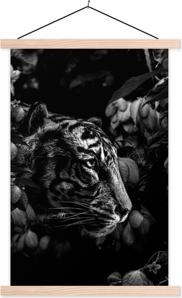 MuchoWow Textilposter Tiger zwischen den Blumen - schwarz und weiß 40x60 cm mit holzfarbenen Rahmen - Poster