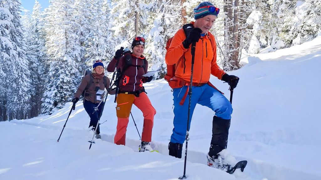 Jochen Schweizer Schneeschuhwanderung Zugspitzblick Ehrwald; Erlebnis verschenken oder selbst erleben; Gutschein gültig für 1 Person Gruppengrö...