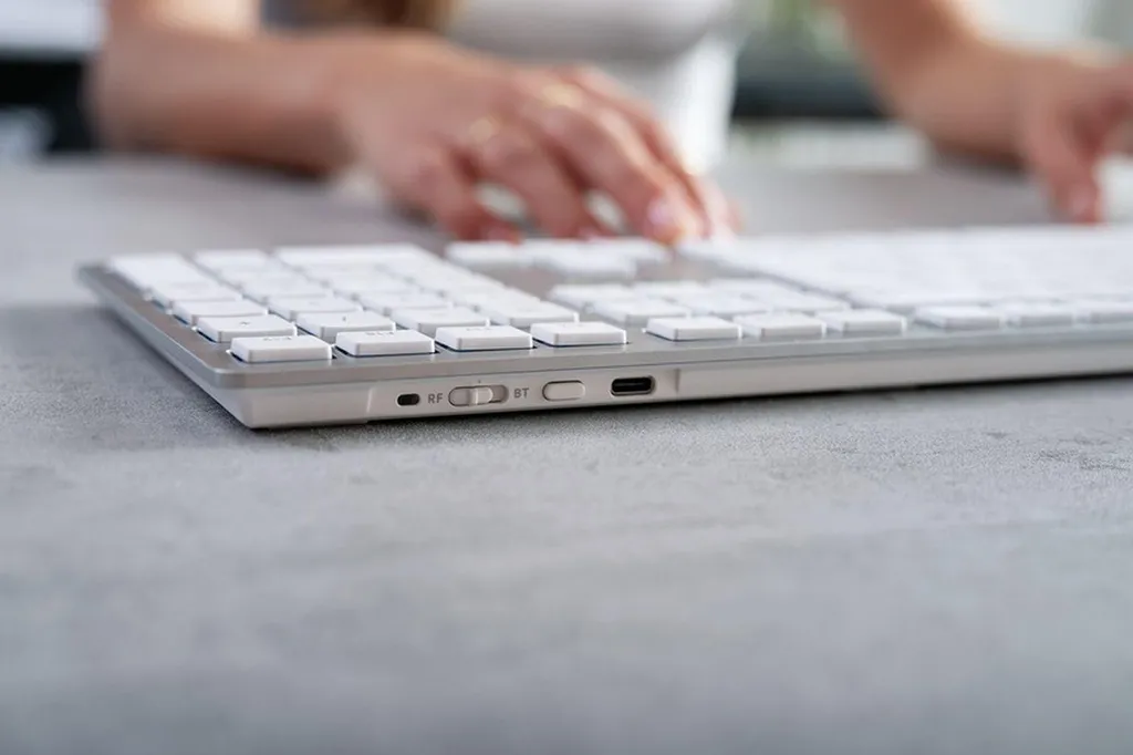 Clavier Bluetooth Mac Cherry KW 9100 SLIM QWERTY Idéal Télétravail