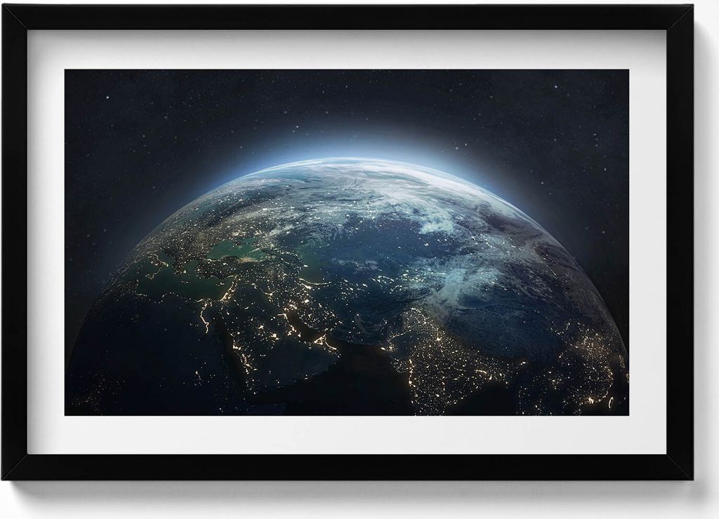 Blick auf die Erde aus dem Weltraum– Wandbild mit Rahmen – Gerahmtes Bild – Wanddekoration – 60x40 cm – Schwarz Rahmen