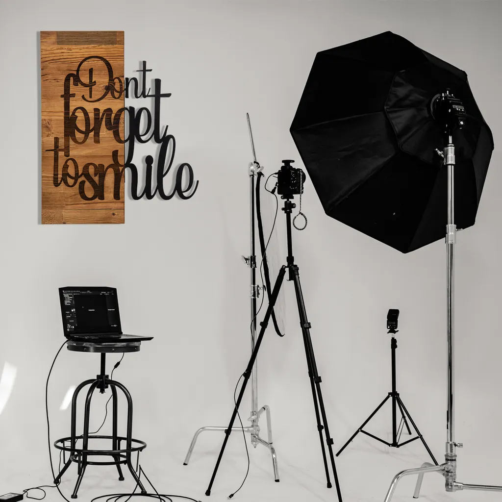 Décoration bois noir design moderne Don't Forget To Smile 47 x 58 cm
