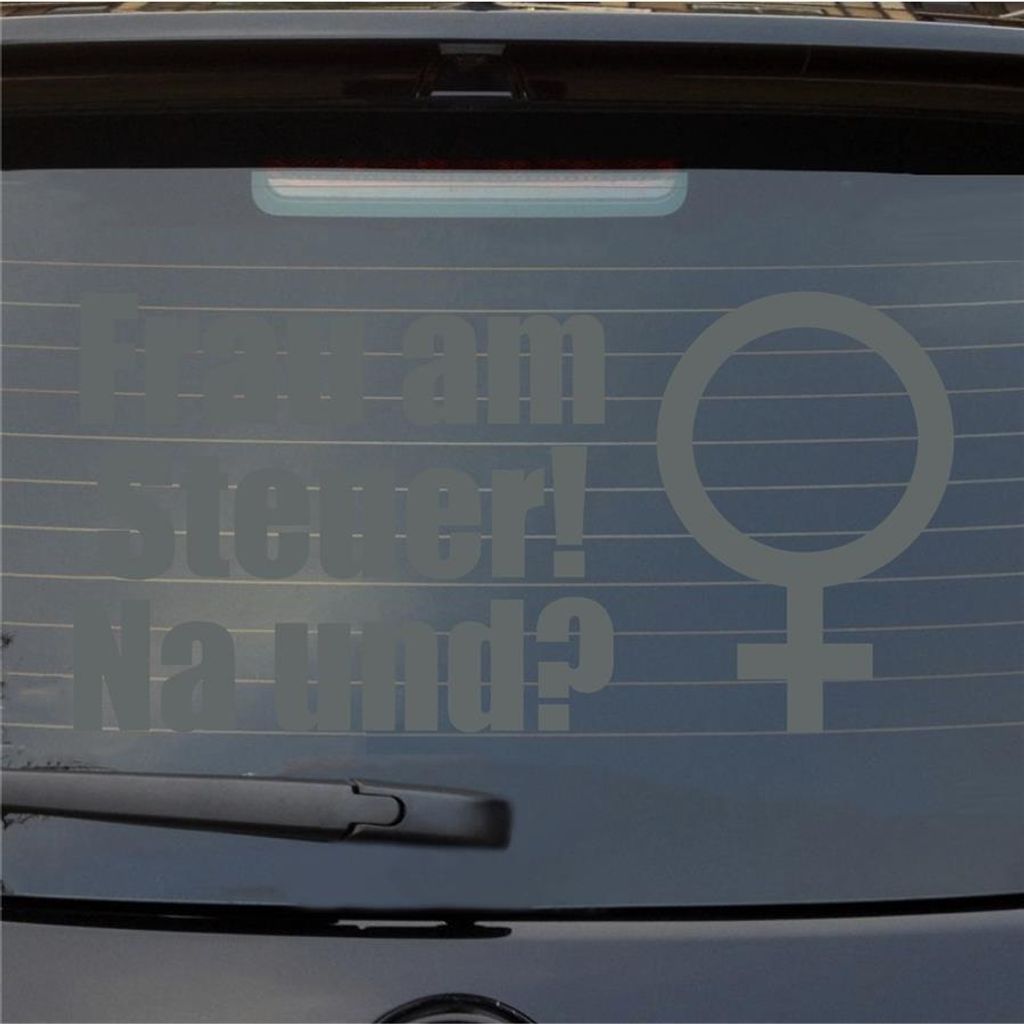 Heckscheibenaufkleber Frau am Steuer Na und? 55x27,5 cm Grau Auto Aufkleber Sticker