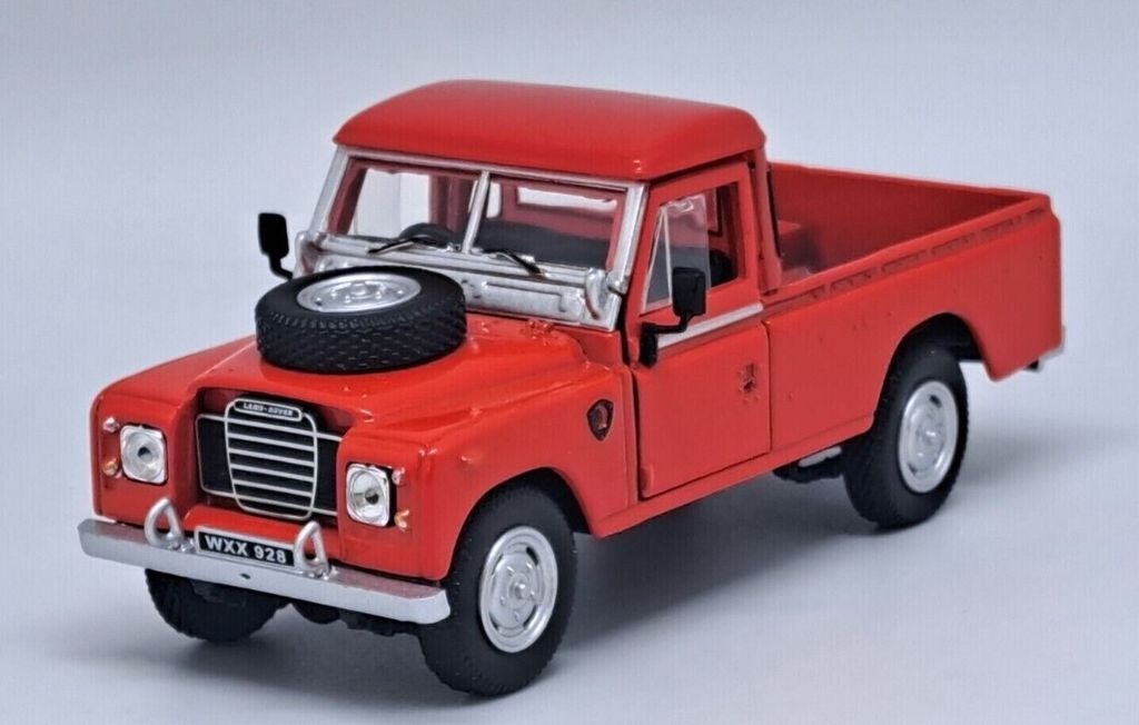 LAND ROVER Series III Rotes Pick-up-Fahrzeug, CAR54043, Maßstab1/43, CARARAMA