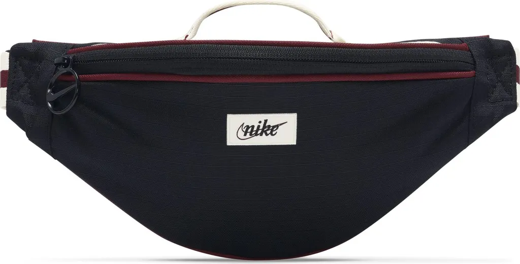Organisez vos affaires avec le sac Nike Heritage DR6266 petit format