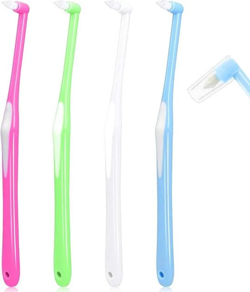 Brosse à dents avec capuchon protecteur et poils courts renforcés