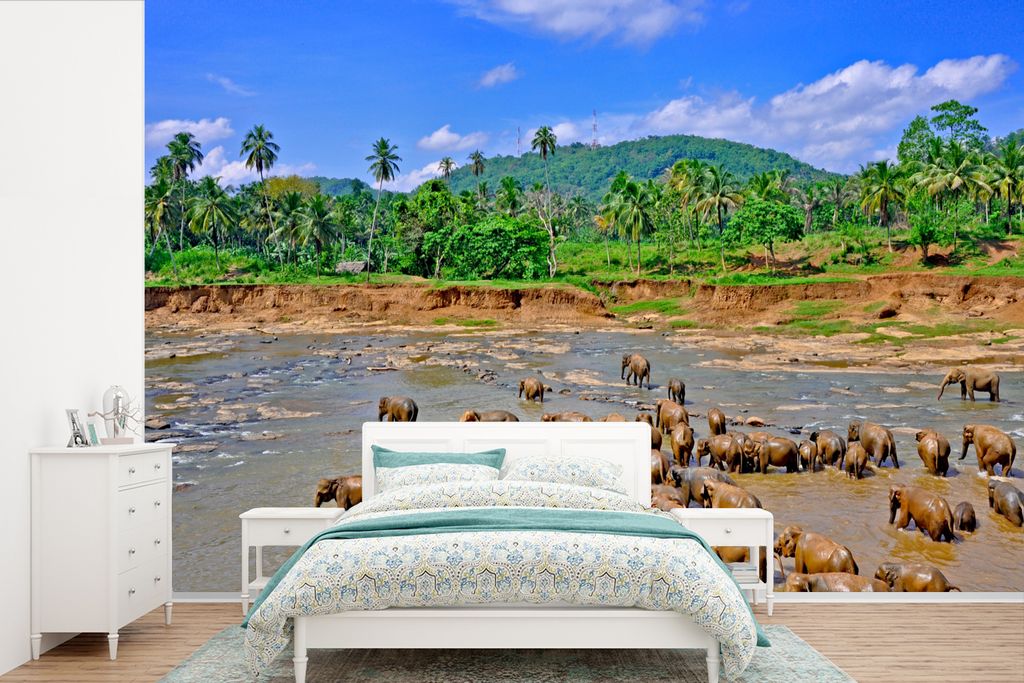 MuchoWow Fototapete für Wohnzimmer oder Schlafzimmer Wandtapete Vinyl Motivtapete Eine Gruppe badender Elefanten am Ma Oya Bach in Pinnawala, Ce...