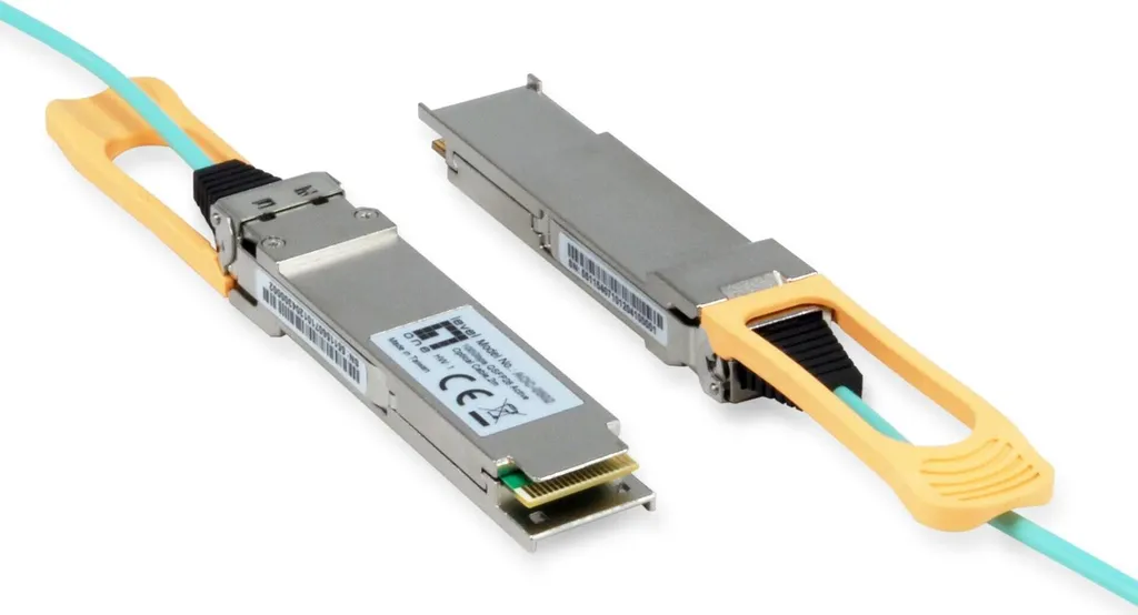 Câble 100Gbps QSFP28 LevelOne AOC-0501 Haute Performance de 1 mètre - 2