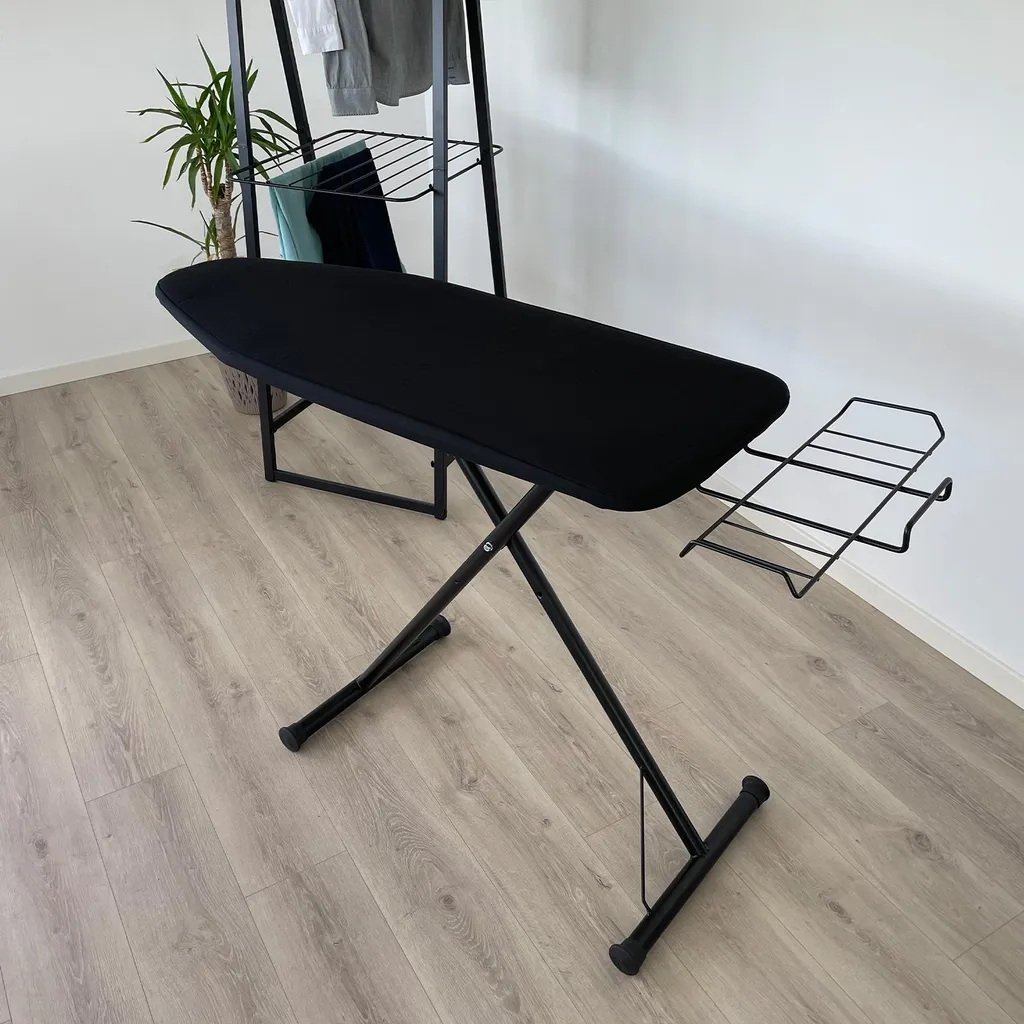 Planche à repasser Foxydry EVO acier noir ajustable avec pieds stables