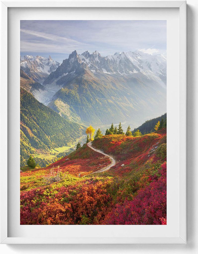 Landschaft mit Bergen und einer bunten Wiese– Wandbild mit Rahmen – Gerahmtes Bild – Wanddekoration – 60x80 cm – Weiß Rahmen