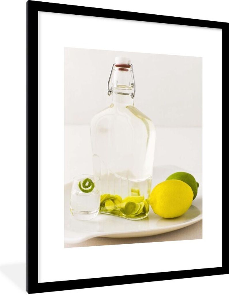MuchoWow® Gerahmtes Poster Zitrone und Limette mit Wodka Produktbild 