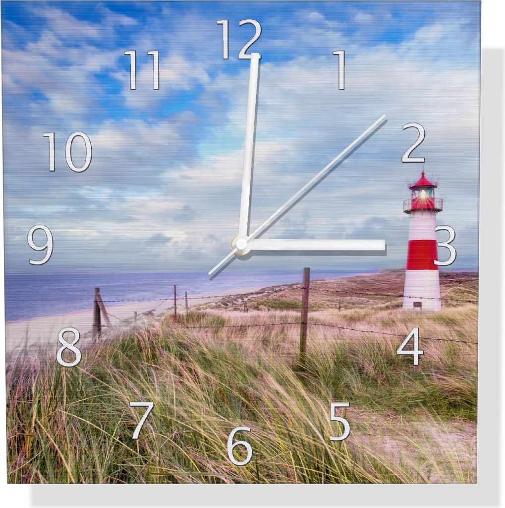 Wallario Design Wanduhr Leuchtturm am Strand von Sylt aus Aluverbund, Größe 30 x 30 cm