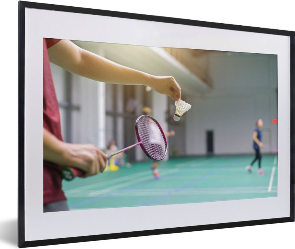 MuchoWow Gerahmtes Poster Ein Mann ist im Begriff, Badminton zu spielen 60x40 cm - Poster mit Schwarzem Bilderrahmen Wandposter Rahmen Foto Bilde...