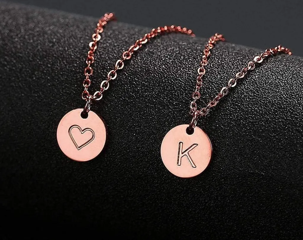 LOLIAS Collana Iniziale Oro Donna Con Ciondolo Lettera Cuore - Collana Nome Personalizzata in Acciaio Inossidabile - Regali per Ragazze